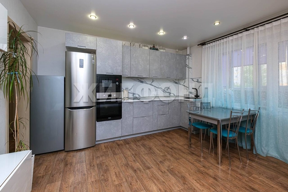 
  Продается 2-комн. квартира, 56.6 м², Второй круг мкр, д. 204/2
. Фото 3.