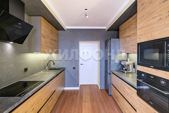 
  Продается 2-комн. квартира, 82.8 м², Добролюбова ул, д. 18/1
. Фото 5.