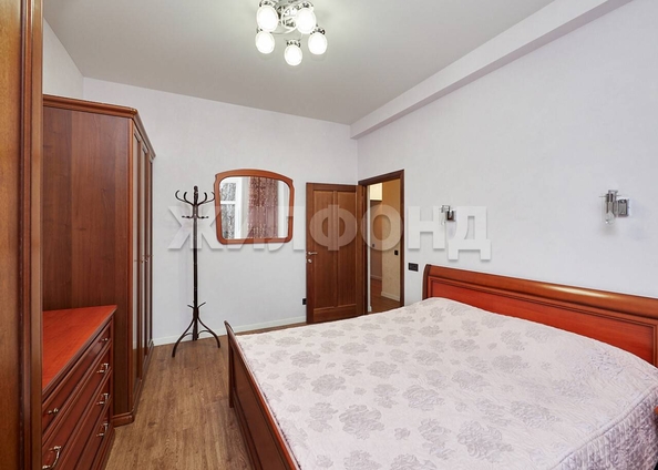 
  Продается 3-комн. квартира, 77.2 м², Крылова ул, д. 3
. Фото 8.
