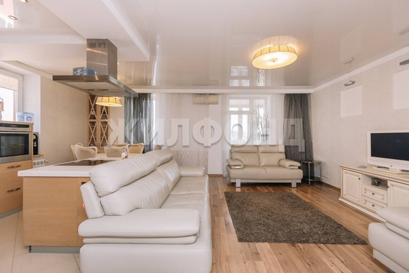 
  Продается 4-комн. квартира, 217.9 м², Галущака ул, д. 9
. Фото 8.