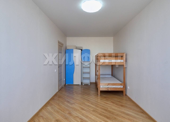 
  Продается 2-комн. квартира, 56 м², Есенина ул, д. 12/2
. Фото 7.
