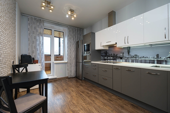 
  Продается 2-комн. квартира, 50.5 м², Романова ул, д. 55
. Фото 6.