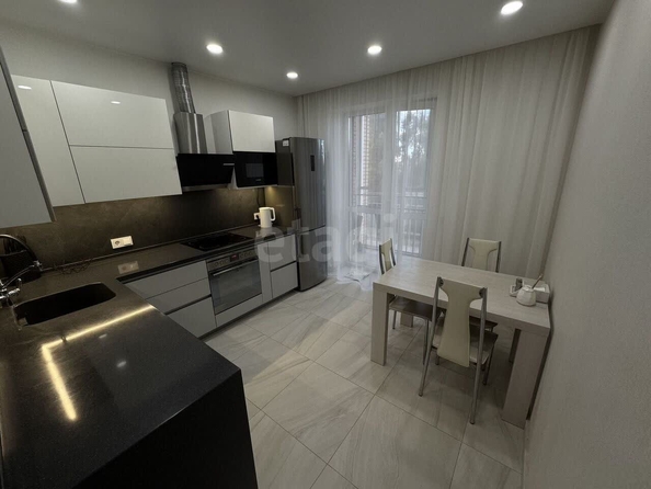 
  Продается 2-комн. квартира 65.2 м², в ЖК Радужный каскад, б/с 19. Фото 7.