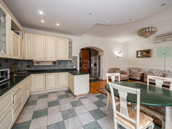 
  Продается 4-комн. квартира 204.8 м². Фото 7.