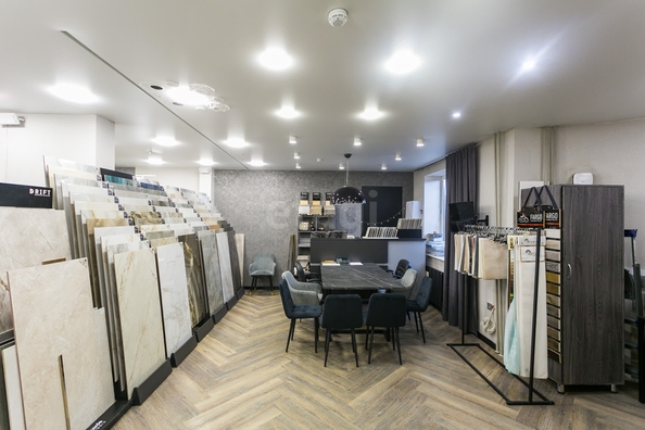 
  Продается универсальное помещение 60 м², в ЖК Радужный каскад, б/с 19. Фото 1.