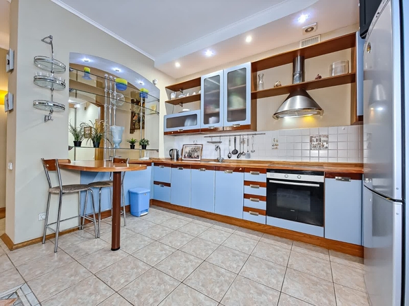
  Сдается 3-комн. квартира 145 м². Фото 1.