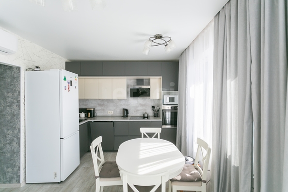 
  Продается 2-комн. квартира 61.5 м², в ЖК Панорама, дом 8. Фото 1.