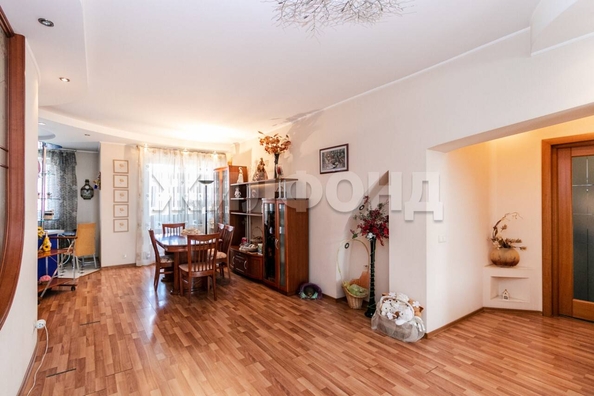 
   Продам 4-комнатную, 167 м², Краснообск, 219

. Фото 3.