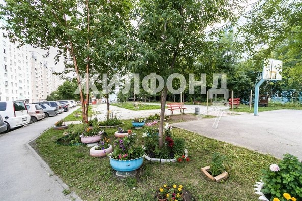 
   Продам 1-комнатную, 42.5 м², В. Высоцкого ул, 40/2

. Фото 10.
