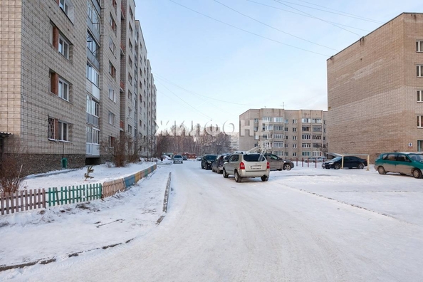 
   Продам 2-комнатную, 51 м², Рогачева ул, 10

. Фото 12.