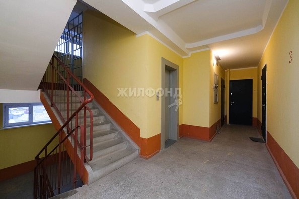
   Продам 1-комнатную, 32.5 м², Ключ-Камышенское Плато ул, 15

. Фото 17.