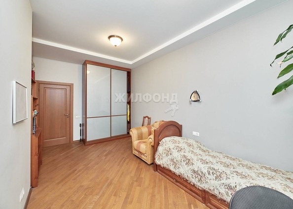 
   Продам 4-комнатную, 137.9 м², Галущака ул, 1

. Фото 4.