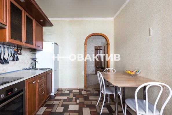 
   Продам 2-комнатную, 56.8 м², В. Высоцкого ул, 43

. Фото 17.