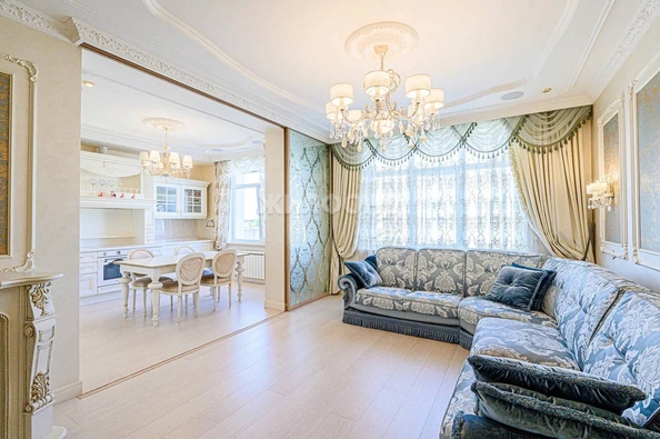 
   Продам 4-комнатную, 143 м², Романова ул, 25

. Фото 1.