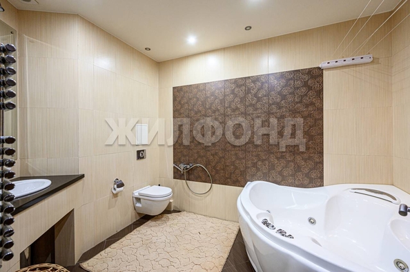 
   Продам 3-комнатную, 117.4 м², Щетинкина ул, 49

. Фото 19.