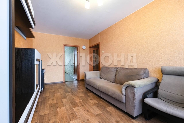 
  Продается 3-комн. квартира, 62.5 м², Ленинградская ул, д. 182
. Фото 8.