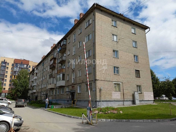 
   Продам 2-комнатную, 42.6 м², Макаренко ул, 23

. Фото 5.