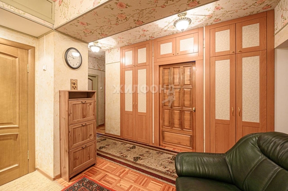 
   Продам 3-комнатную, 82.4 м², Революции ул, 28

. Фото 3.