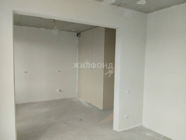 
   Продам 1-комнатную, 28 м², Связистов ул, 162/1

. Фото 2.