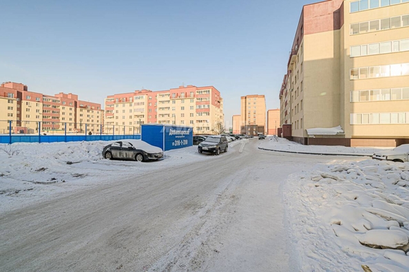 
   Продам 1-комнатную, 43 м², Романтиков ул, 3

. Фото 4.