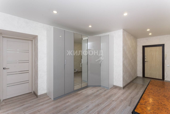 
   Продам 3-комнатную, 82.2 м², 2-й (4 мкр.) кв-л, 230

. Фото 12.