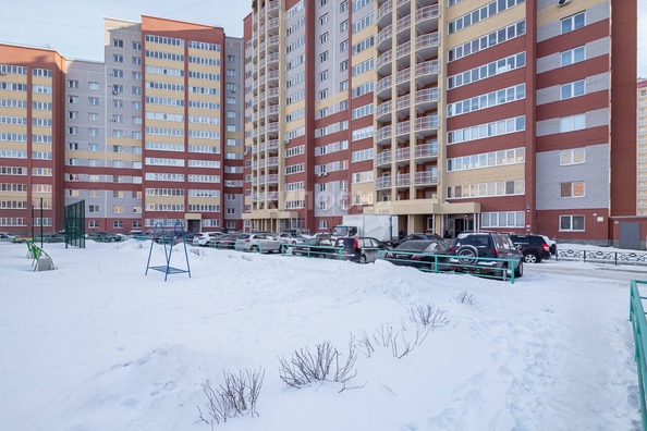 
   Продам 3-комнатную, 82.2 м², 2-й (4 мкр.) кв-л, 230

. Фото 2.