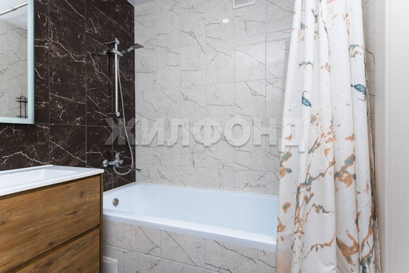 
   Продам 3-комнатную, 82.2 м², 2-й (4 мкр.) кв-л, 230

. Фото 14.