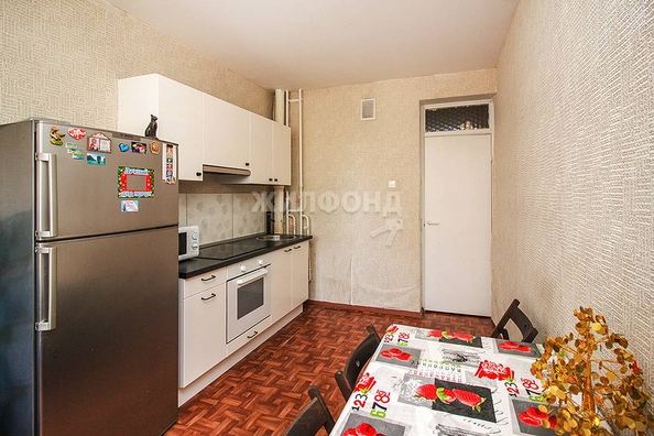 
   Продам 2-комнатную, 83.2 м², Кирова ул, 46

. Фото 2.