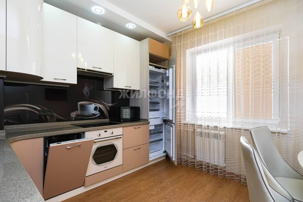 
   Продам 2-комнатную, 56.3 м², Тюленина ул, 14

. Фото 11.