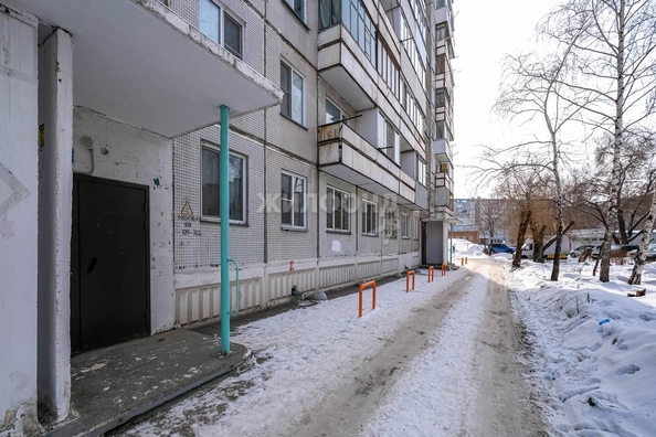 
   Продам 2-комнатную, 42.8 м², Связистов ул, 141

. Фото 17.