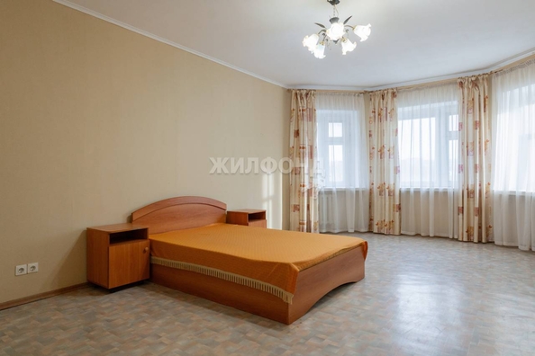 
   Продам 3-комнатную, 116.8 м², Нарымская ул, 20

. Фото 3.