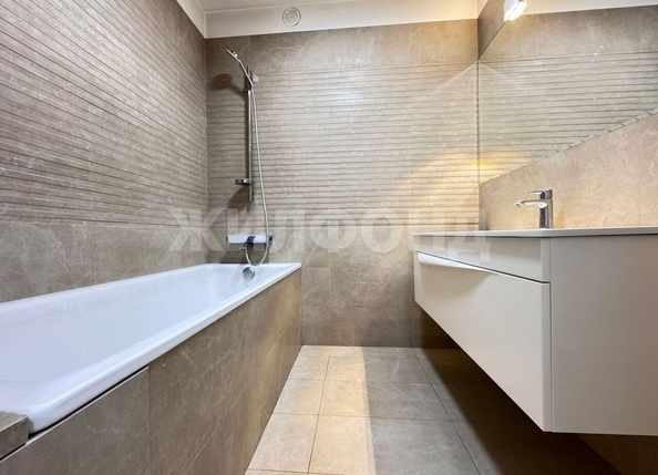 
  Сдается 3-комн. квартира, 85 м², Сухарная ул, д. 101
. Фото 21.