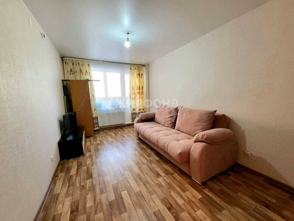 
   Продам 1-комнатную, 32 м², Петухова ул, 95/4

. Фото 2.