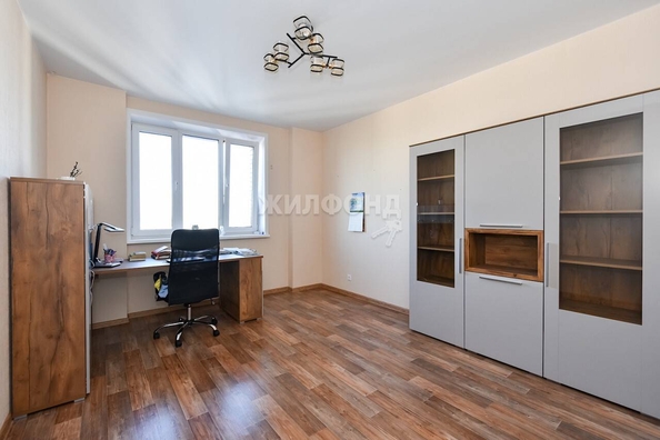 
   Продам 3-комнатную, 83 м², Каспийская (Приозёрный мкр.) ул, 1

. Фото 5.