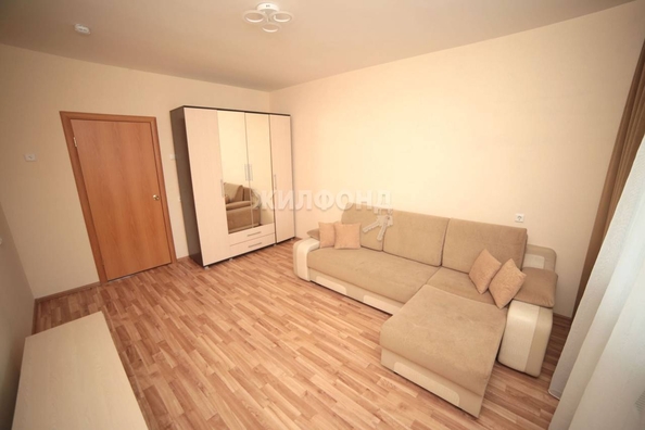 
   Продам 1-комнатную, 37.8 м², Титова ул, 272

. Фото 3.