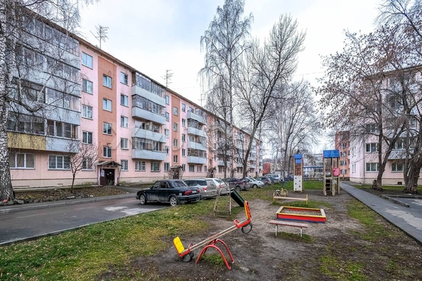 
  Продается 4-комн. квартира, 61 м², Петухова ул, д. 110
. Фото 2.