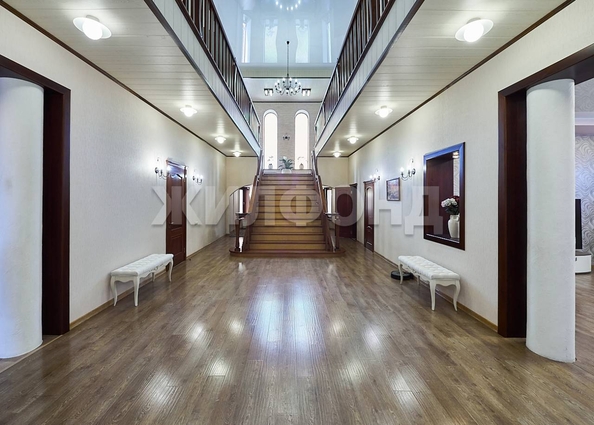 
   Продам дом, 600 м², Криводановка село

. Фото 1.