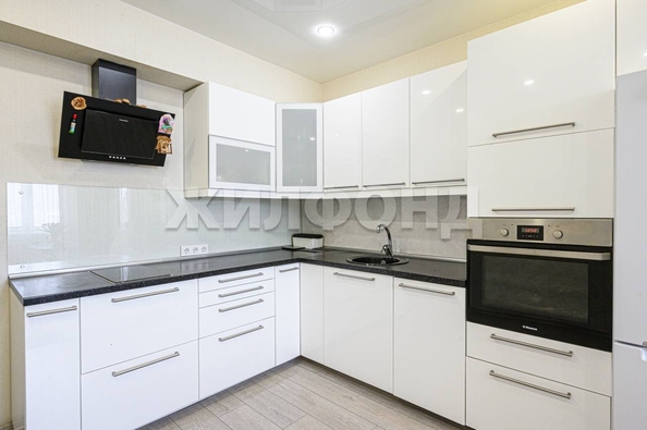 
   Продам 3-комнатную, 78.8 м², Николая Островского ул, 120

. Фото 22.