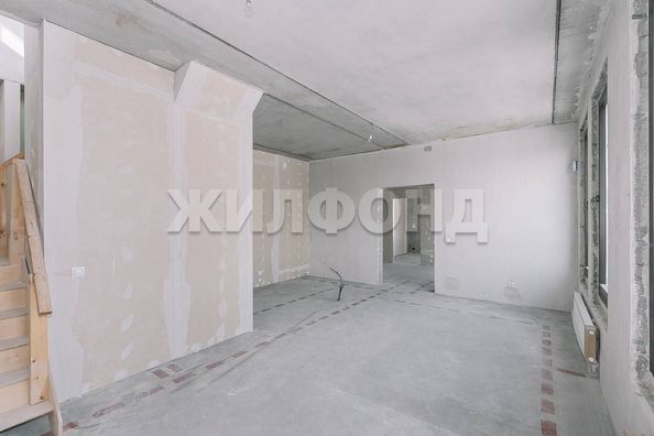 
   Продам 4-комнатную, 156 м², 3-й микрорайон, 1

. Фото 11.