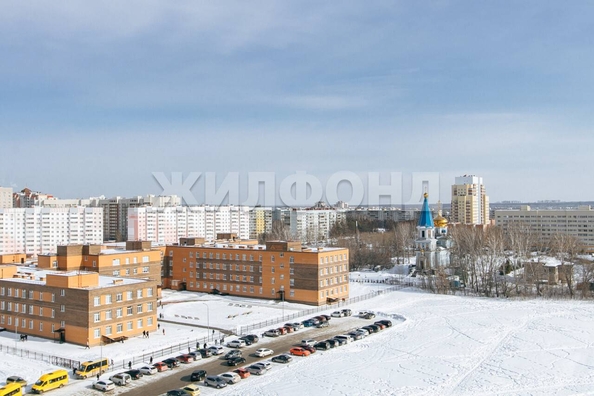 
   Продам 4-комнатную, 156 м², 3-й микрорайон, 1

. Фото 13.