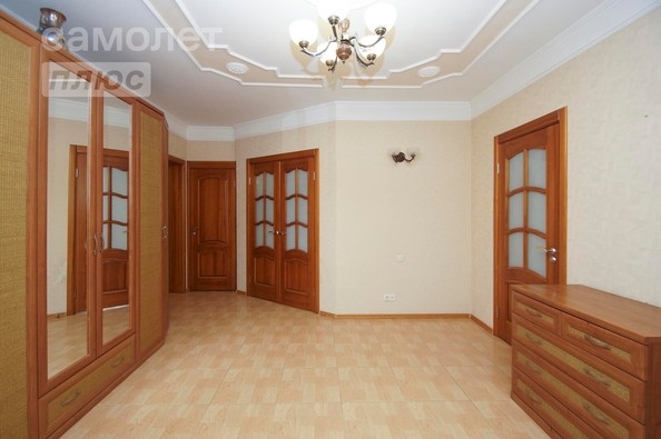 
   Продам 5-комнатную, 210 м², Омская ул, 115/1

. Фото 4.