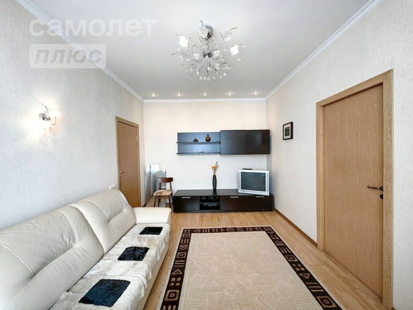 
   Продам 3-комнатную, 62.6 м², Линия 27-я ул, 33

. Фото 4.