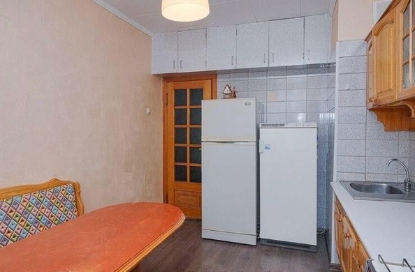 
   Продам 3-комнатную, 63 м², 10 лет Октября ул, 105

. Фото 2.