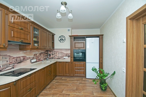 
   Продам 2-комнатную, 80.4 м², Красных Зорь ул, 148

. Фото 2.