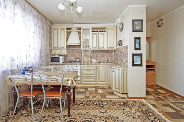 
   Продам 4-комнатную, 92.7 м², Арнольда Нейбута ул, 96/1

. Фото 2.