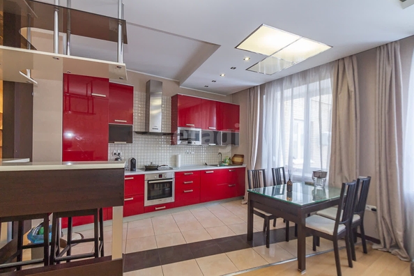 
   Продам 2-комнатную, 91 м², Шукшина ул, 3

. Фото 5.