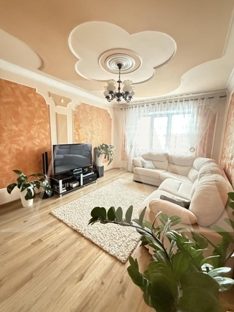 
   Продам 3-комнатную, 65 м², 70 лет Октября ул, 10

. Фото 1.