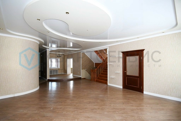 
  Продается дом, 305 м², Омск
. Фото 2.