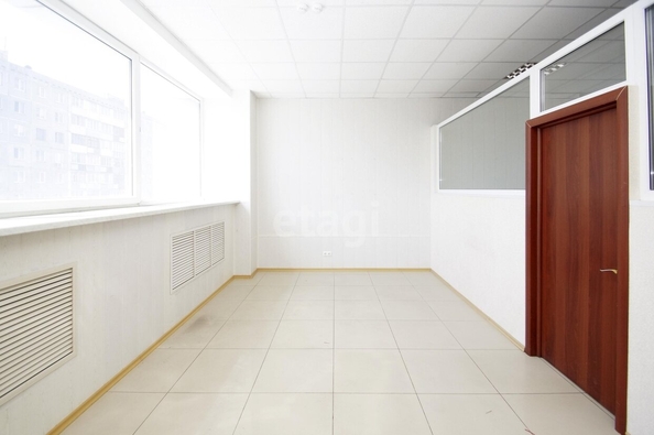 
  Сдается офис, 50.2 м², Линия 24-я ул, д. 59
. Фото 3.