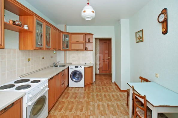 
  Продается 2-комн. квартира, 54.8 м², Линия 6-я ул, д. 180
. Фото 1.